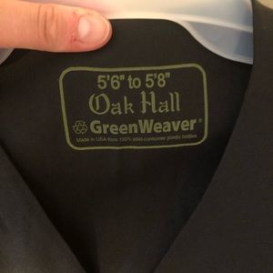 Graduation gown for individuals 5’6 to 5’8